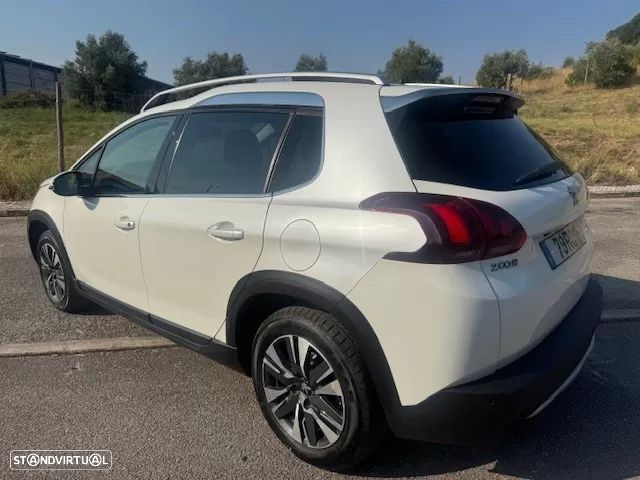 Peugeot 2008 1.2 PureTech Allure - 4