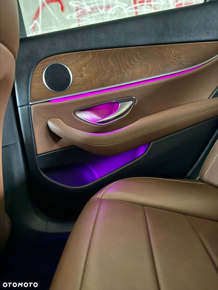 Mercedes-Benz Klasa E 220 d 9G-TRONIC - 32