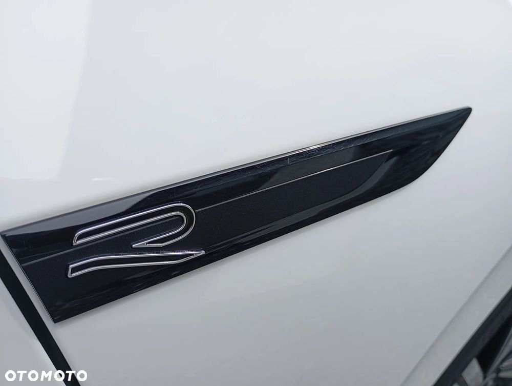 Volkswagen Golf 1.5 eTSI OPF DSG R-Line - 32