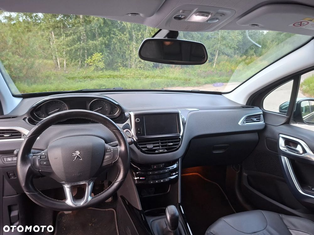 Peugeot 2008 1.2 Pure Tech Style S&S - 11