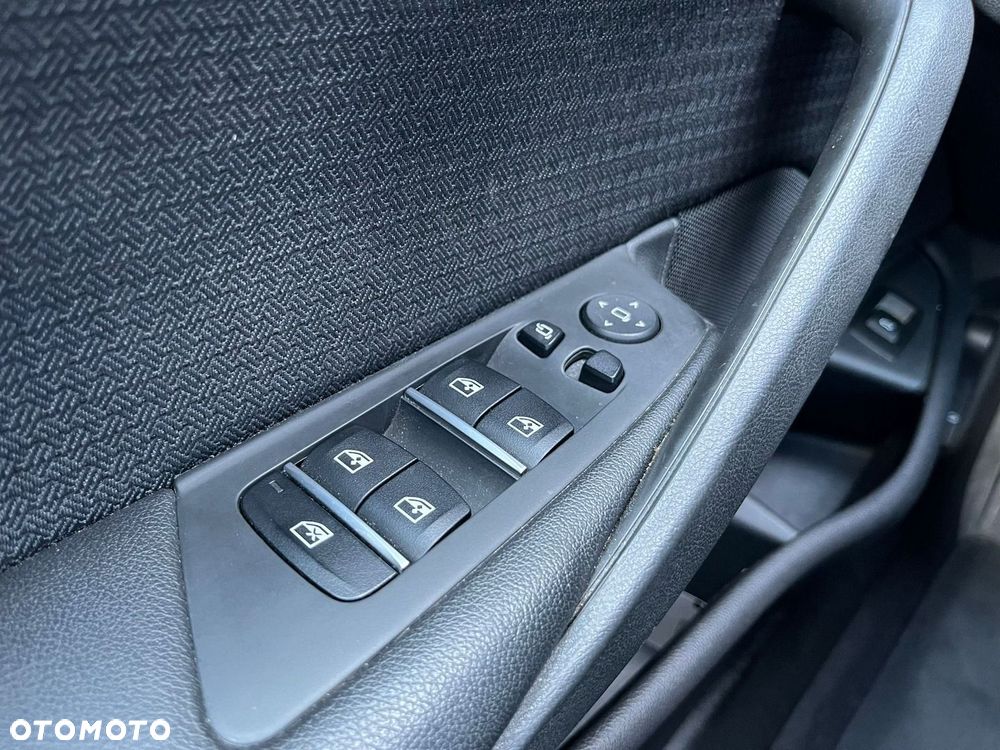BMW Seria 5 520d - 25