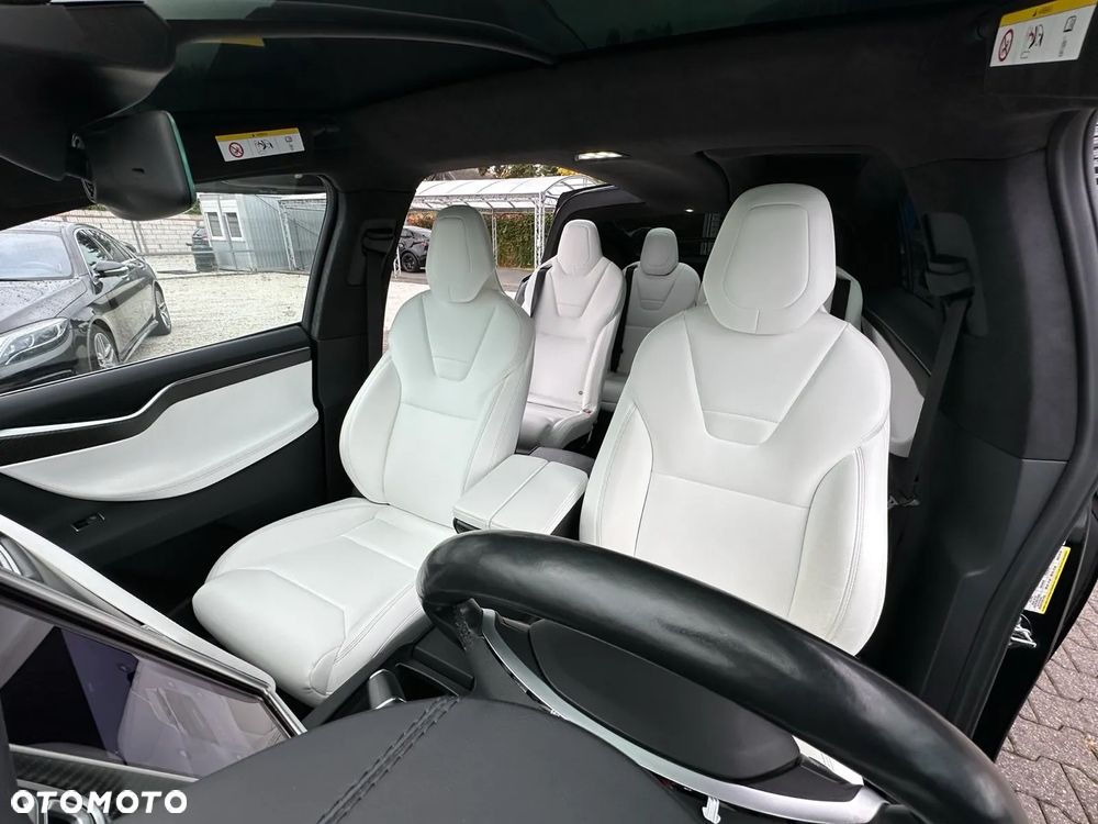Tesla Model X - 22
