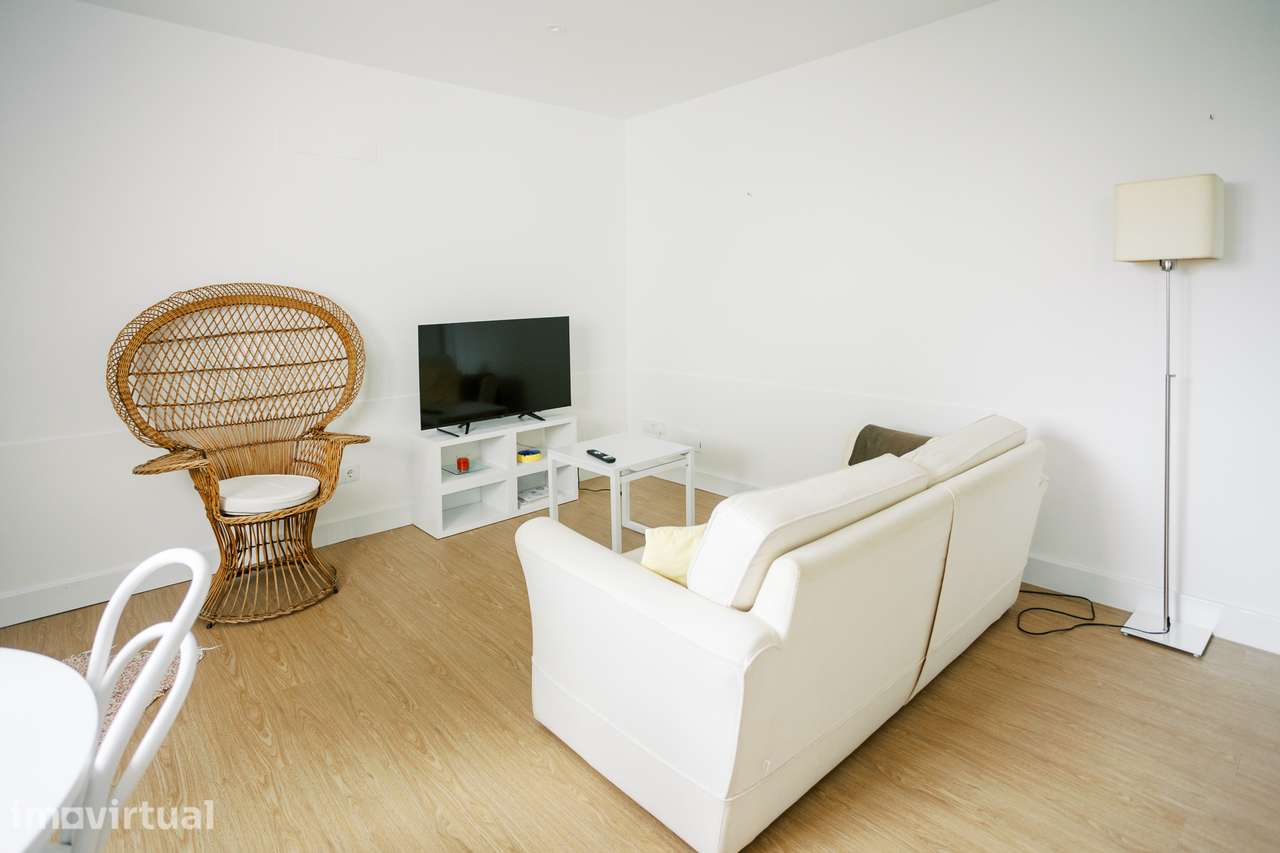Aluguer Apartamento T1 Duplex / Rent T1 Duplex Apartment - Grande imagem: 2/12