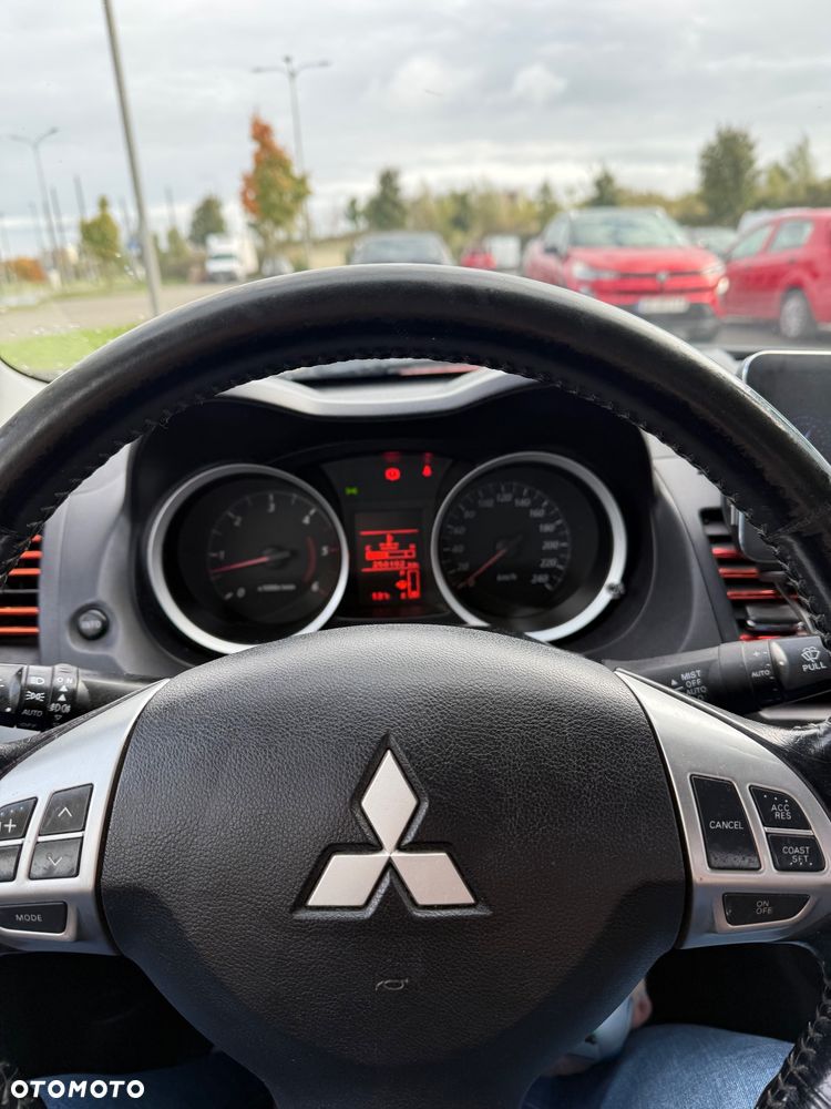 Mitsubishi Lancer 2011 photo 4