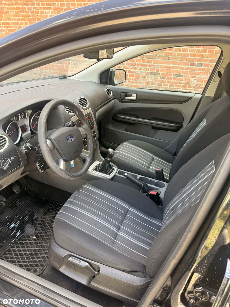 Ford Focus 1.8 TDCi Ambiente - 11