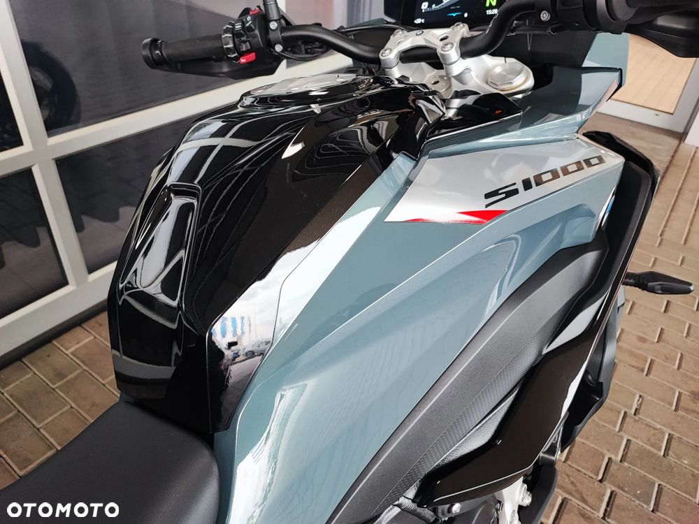 BMW S - 18