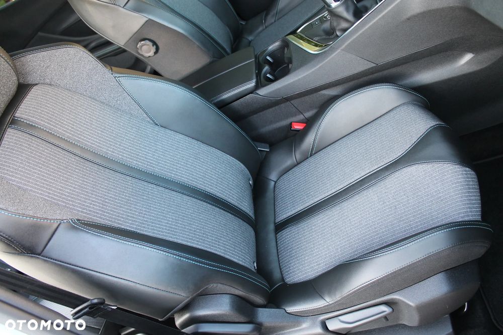 Peugeot 3008 PureTech 130 Stop & Start GPF Allure Business-Paket - 28