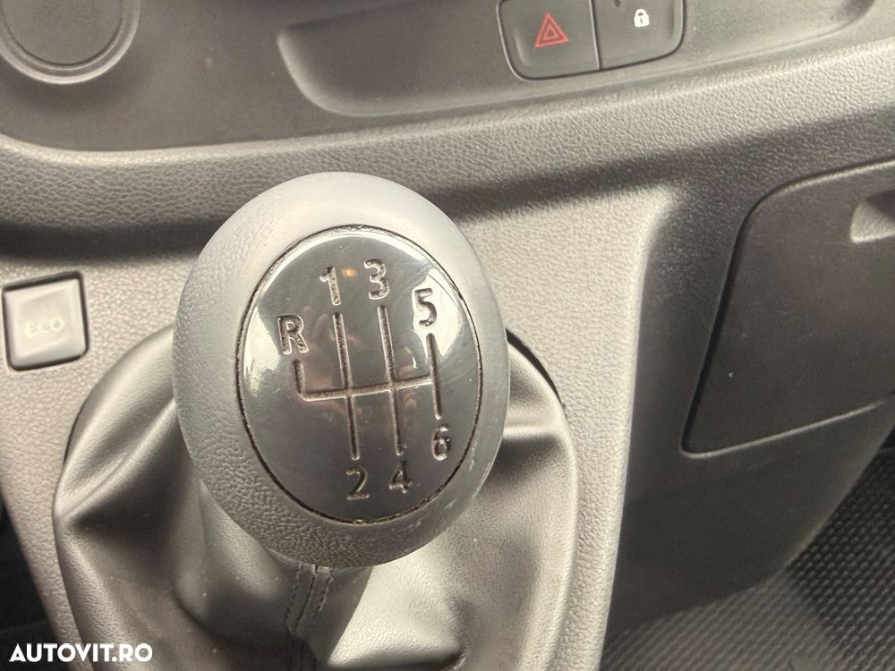 Renault Trafic Combi L2H1 8+1 Authentique - 9
