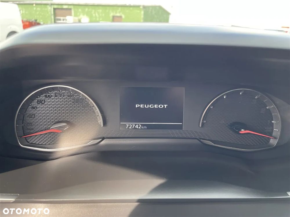Peugeot 2008 1.2 PureTech Active Pack S&S - 27