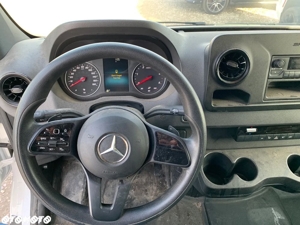 Mercedes-Benz Sprinter - 15