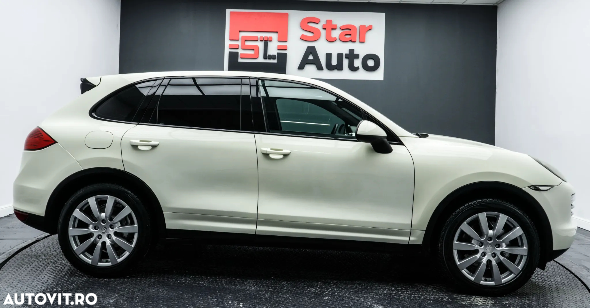 Porsche Cayenne 3.0 L V6 - 12
