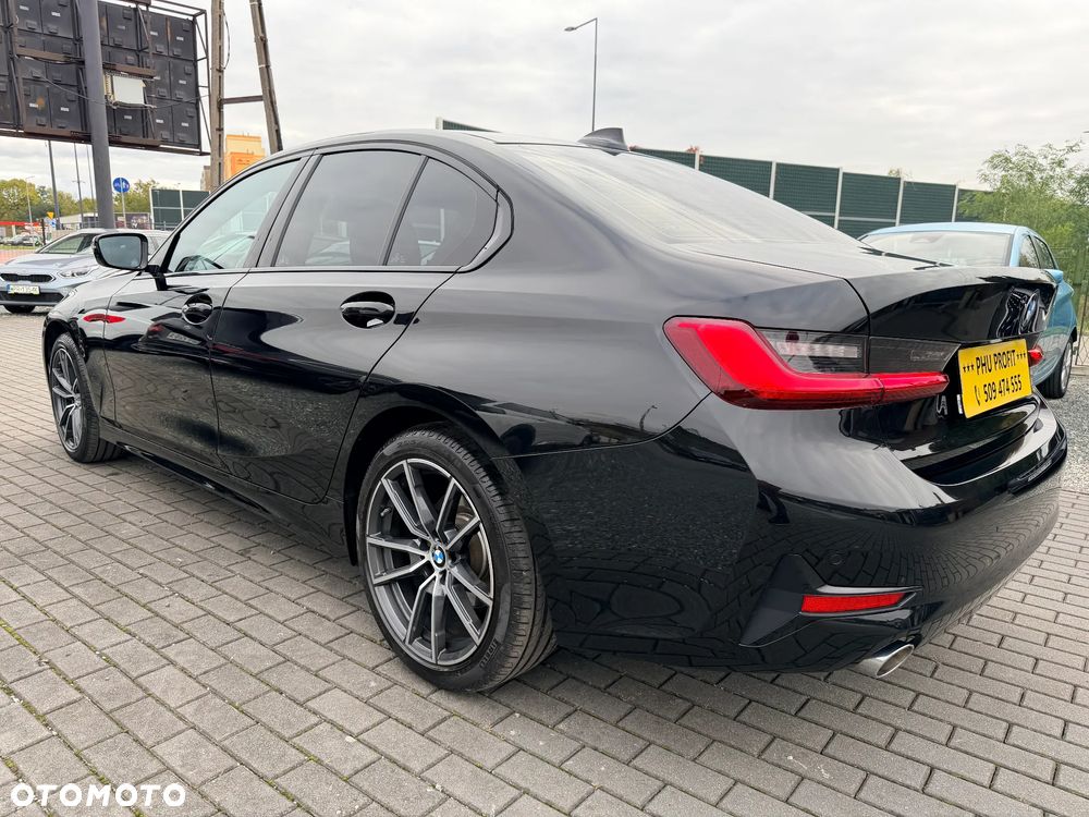 BMW Seria 3 318d M Sport - 12