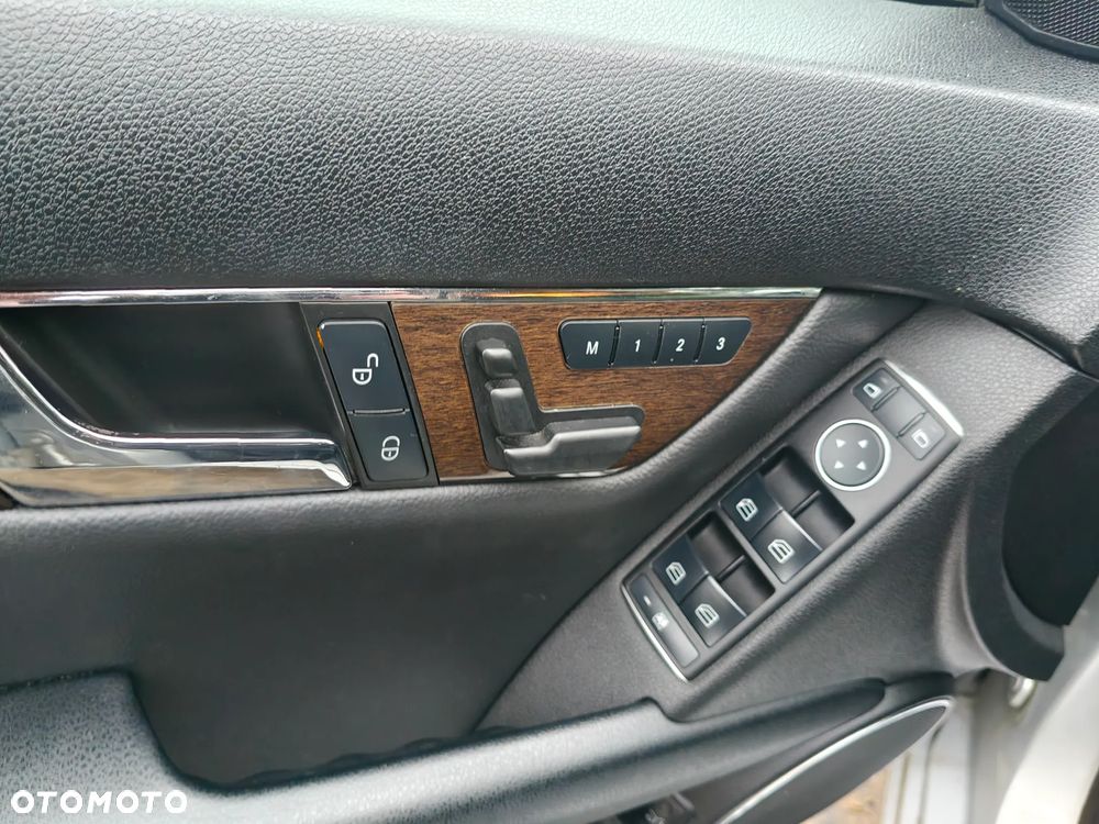 Mercedes-Benz Klasa C 250 CGI BlueEff Avantgarde - 9