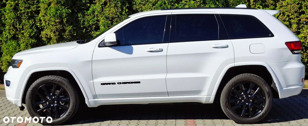 Jeep Grand Cherokee - 21