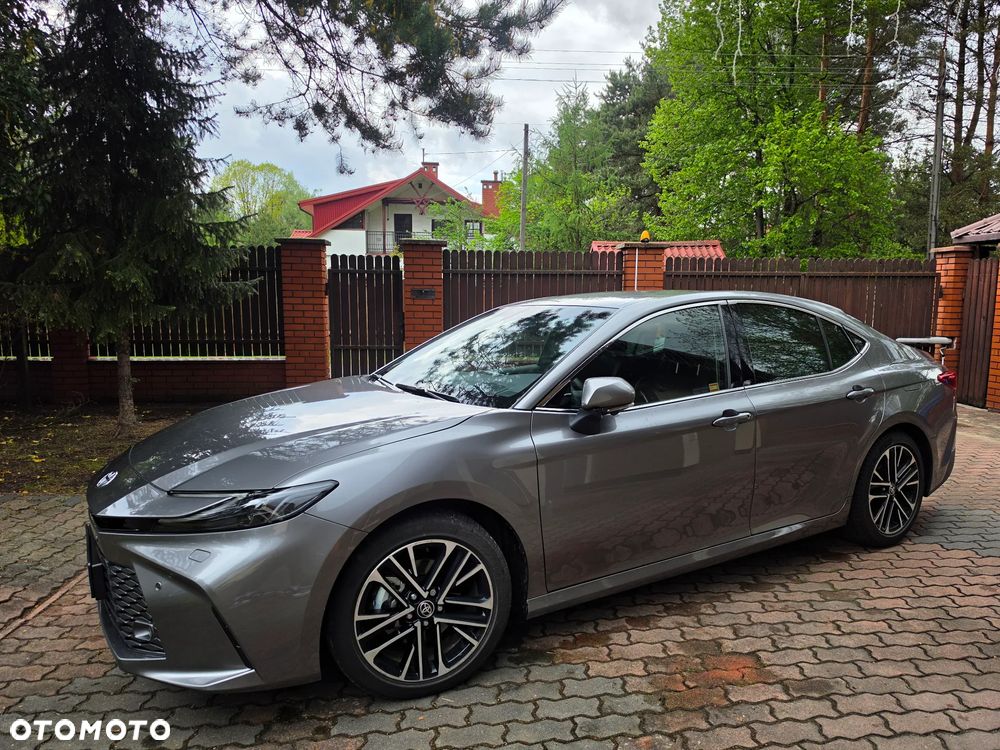 Toyota Camry 2.5 Hybrid Dynamic Force Executive e-CVT - 2