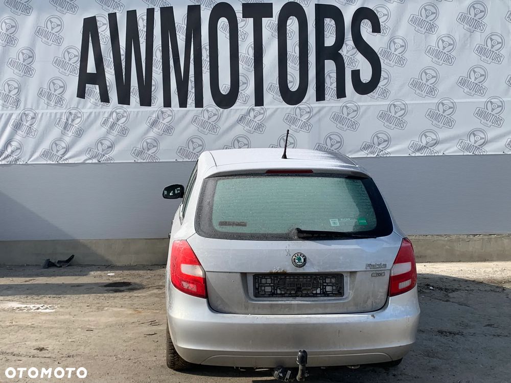SKODA FABIA 2011 *SAMOCHÓD NA CZĘŚCI* 4101 MASKA, LAMPA, DRZWI, LUSTERKO, ZDERZAK, GRILL, BŁOTNIK, KLAPA, BELKA, DESKA, FOTELE, KANAPA, ĆWIARTKA KIEROWNICA, TARCZE, ZACISKI, ZAWIESZENIE, KOMPLETNY PRZÓD, KOMPLETNY TYŁ, LICZNIK, ZEGARY, PRAWE LEWE PRZÓD TYŁ - 2