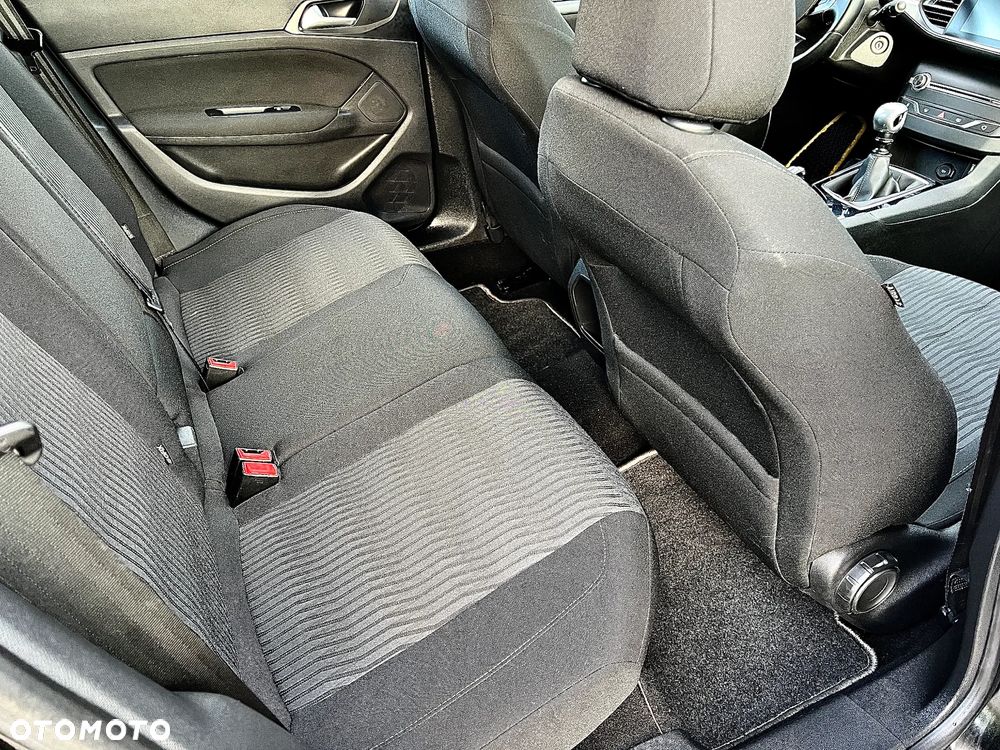 Peugeot 308 - 8