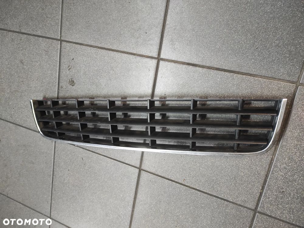 AUDI A3 8P 3 DRZWI KRATKA ZDERZAKA ŚRODKOWA 8P3807647 WYSYŁKA !!! - 1