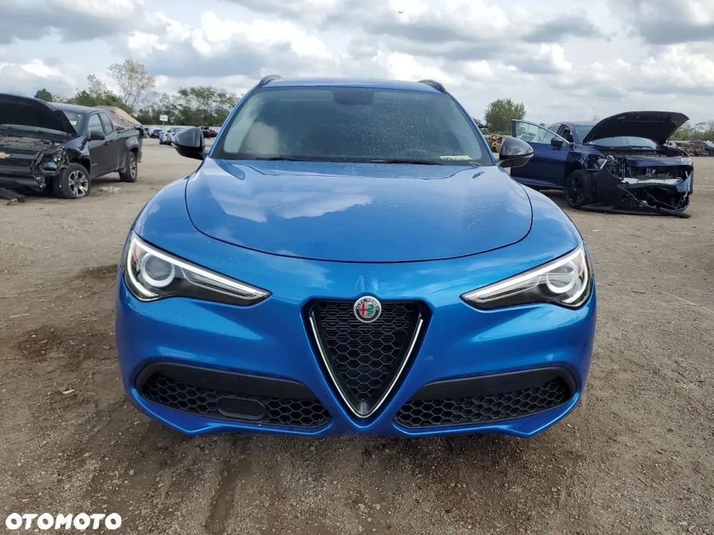 Alfa Romeo Stelvio - 1