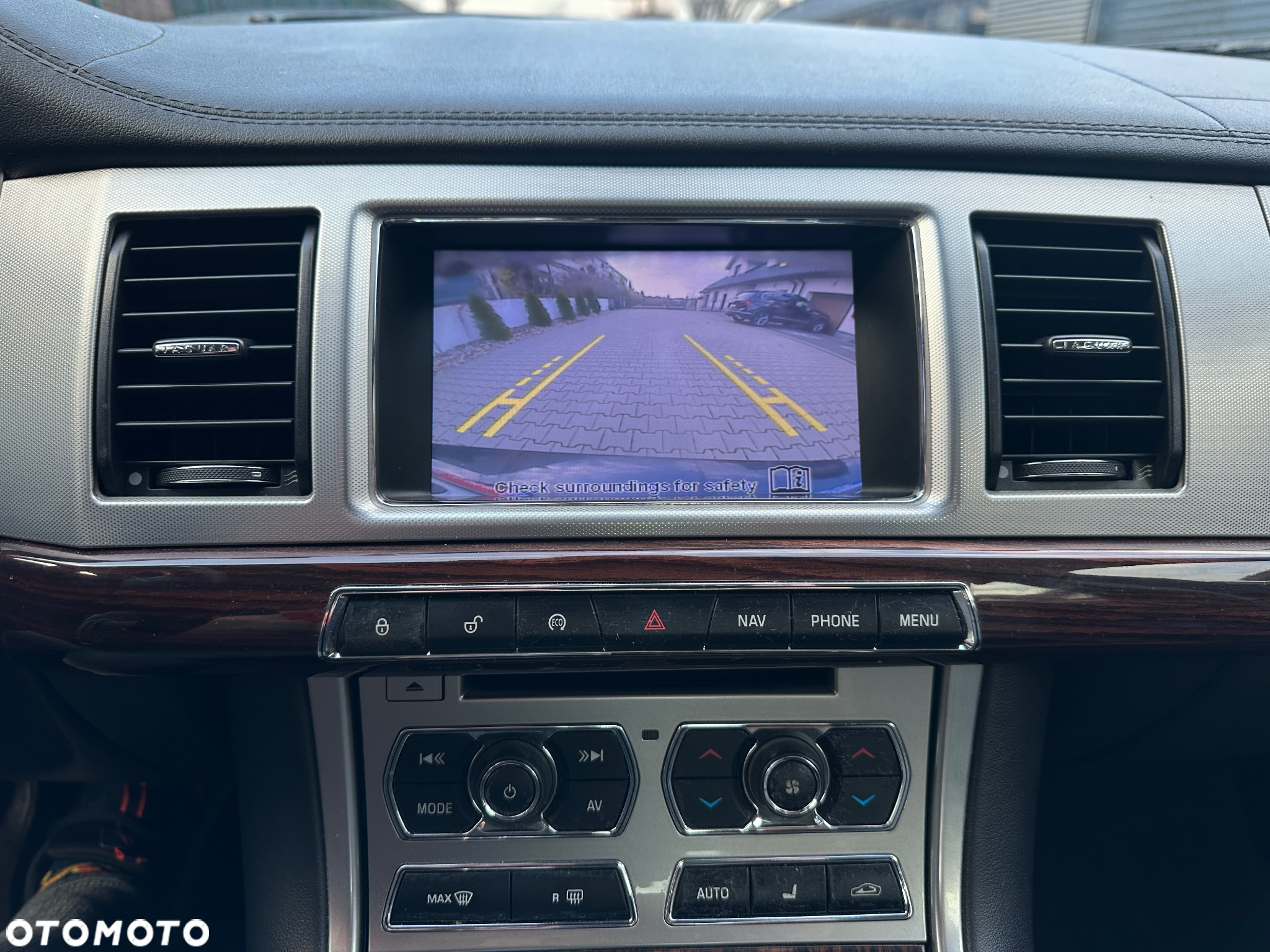 Jaguar XF 2.2 D Premium Luxury - 26