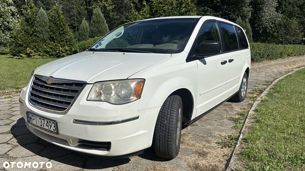 Chrysler Town & Country - 4
