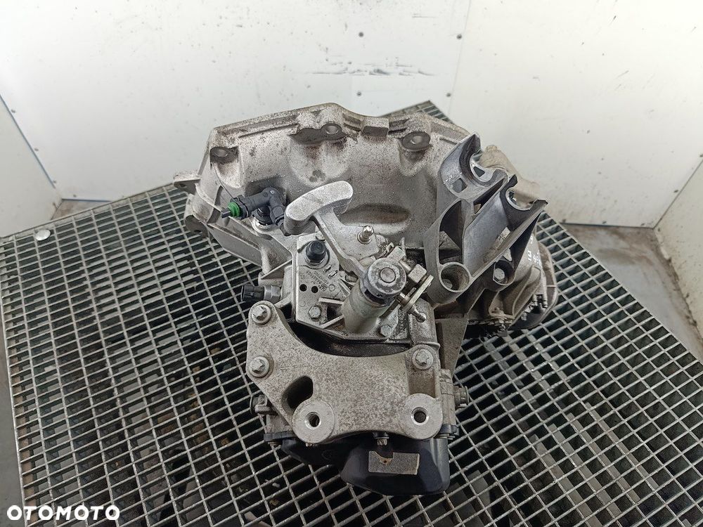 SKRZYNIA BIEGÓW MANUALNA 5 OPEL CORSA E B68S394 1.2 16V - 2