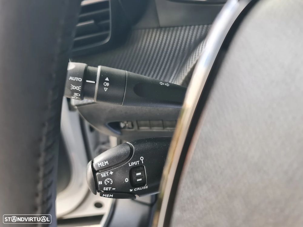 Peugeot 2008 1.2 PureTech Allure Pack — fotografia 19