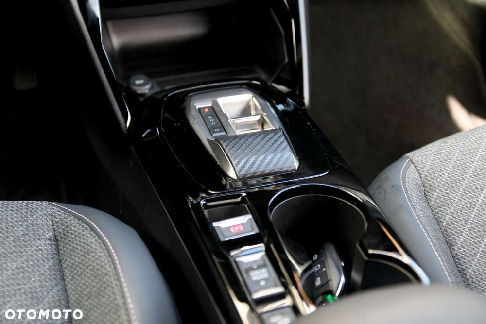 Peugeot 2008 1.2 PureTech Allure S&S EAT8 - 22