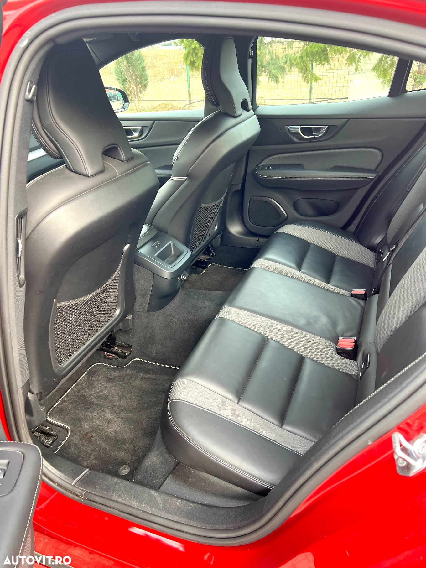 Volvo S60 T5 R-Design - 13
