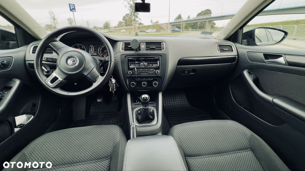 Volkswagen Jetta - 5