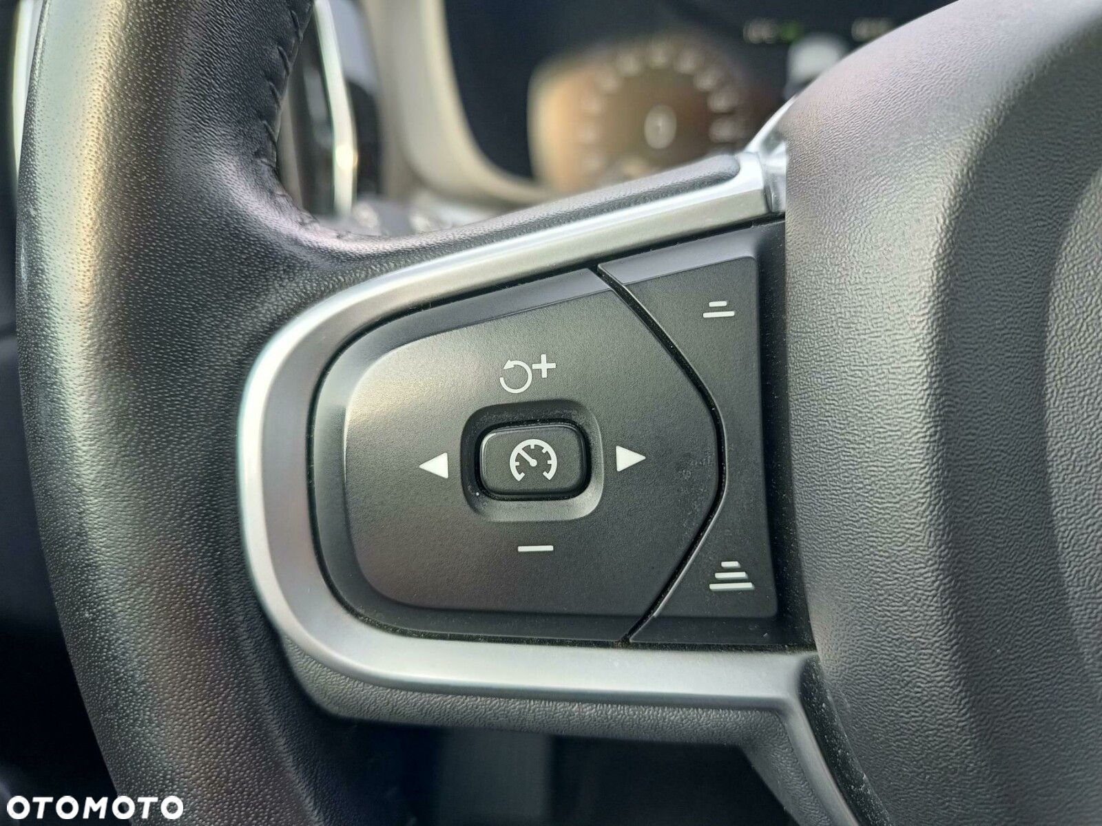 Volvo XC 60 T4 Momentum Pro - 17