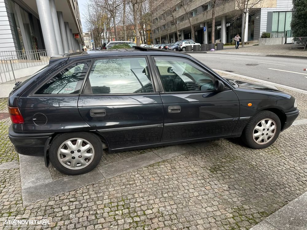 Opel Astra 1.4i 16V Sport - 9