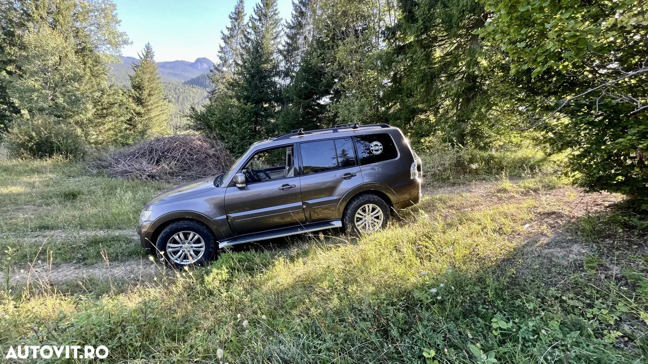 Mitsubishi Pajero - 32