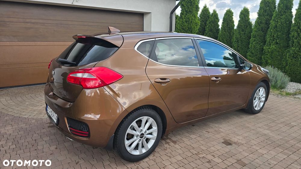Kia Ceed - 11