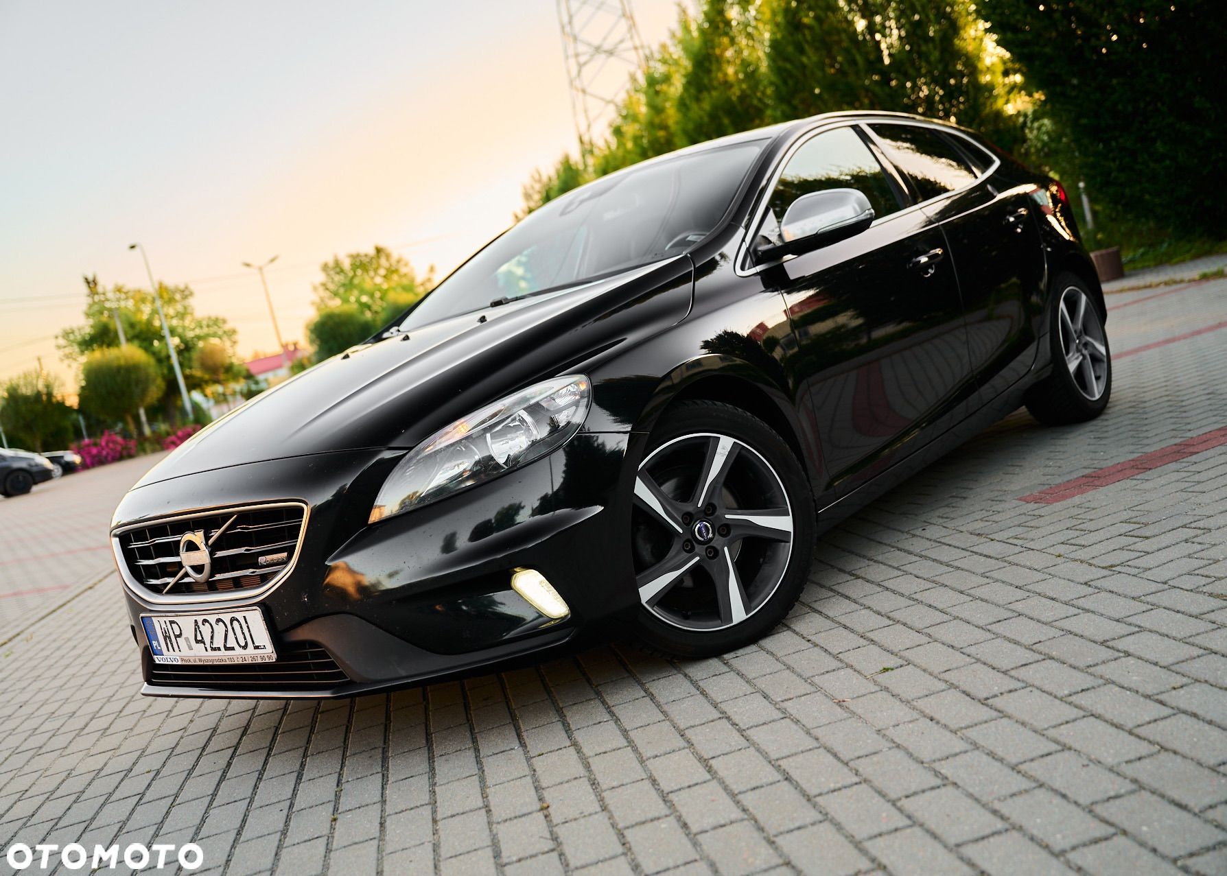 Volvo V40 D2 R-Design - 1
