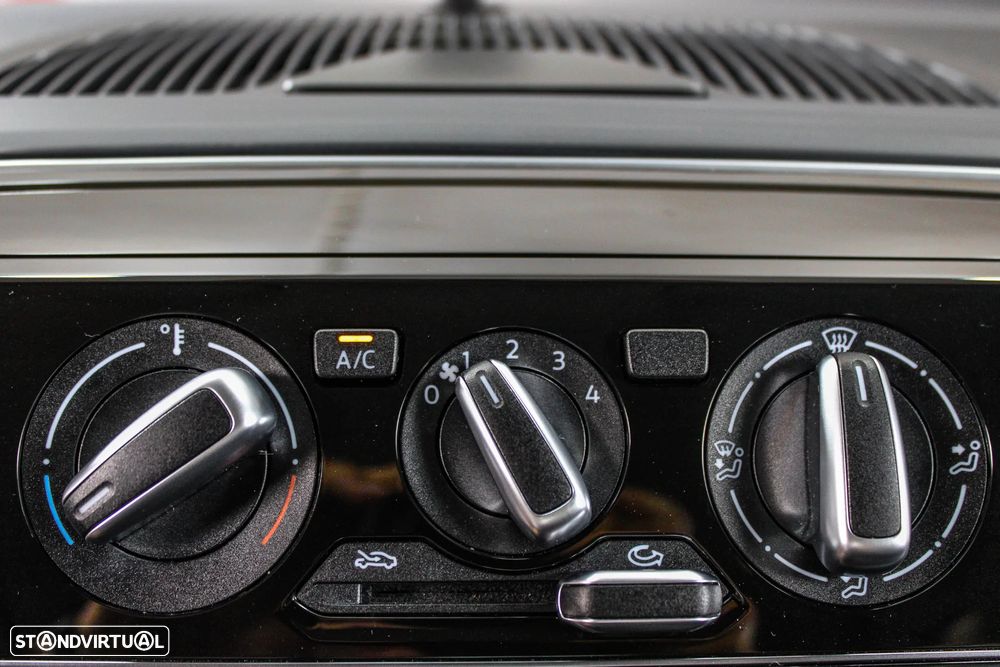 VW Cross Up! 1.0 - 30