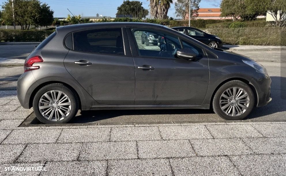 Peugeot 208 1.2 PureTech Signature - 6