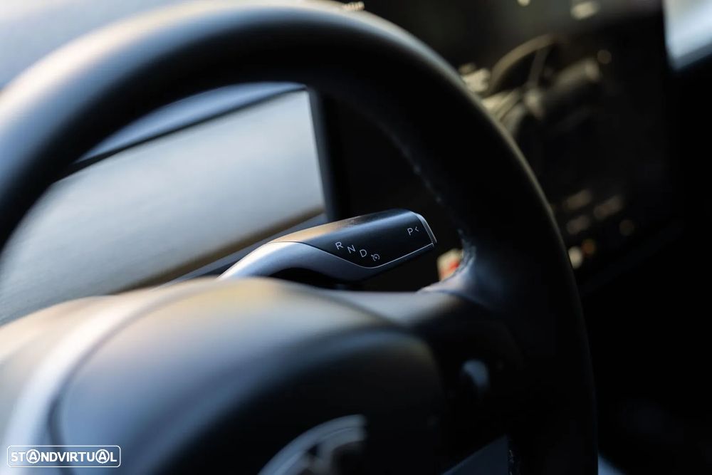 Tesla Model Y Long Range Dual Motor AWD - 22