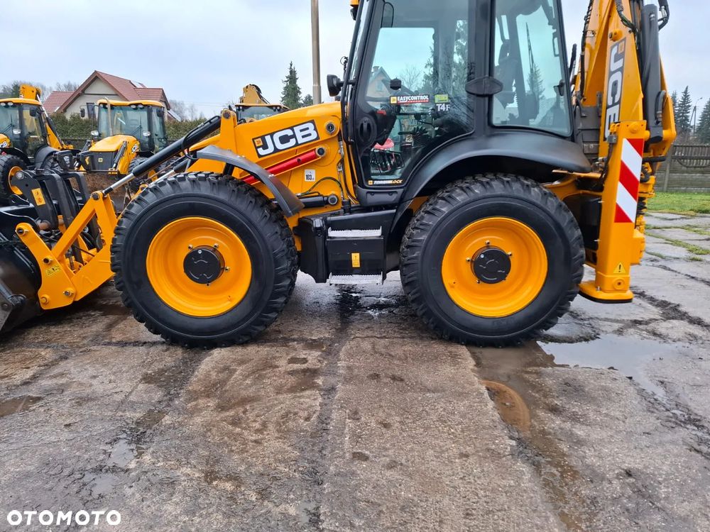 JCB 4CX - 33