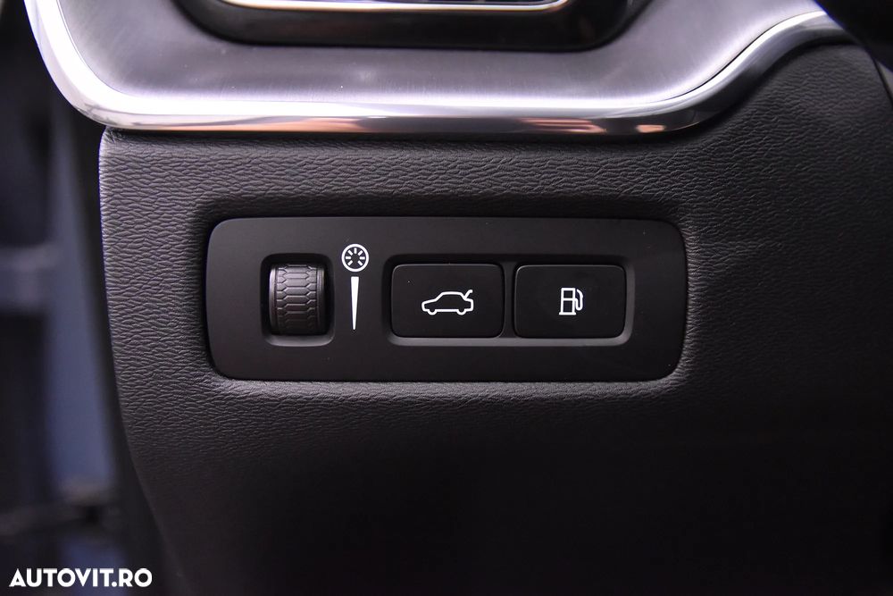 Volvo XC 60 T6 AWD Recharge Geartronic Inscription Expression - 14