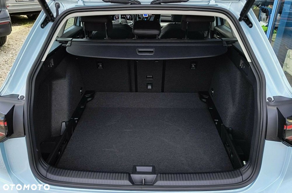 Volkswagen Golf VIII 2.0 TDI Life DSG - 24