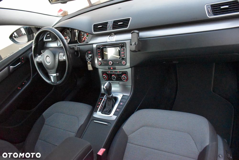 Volkswagen Passat 2.0 TDI DSG Comfortline - 6