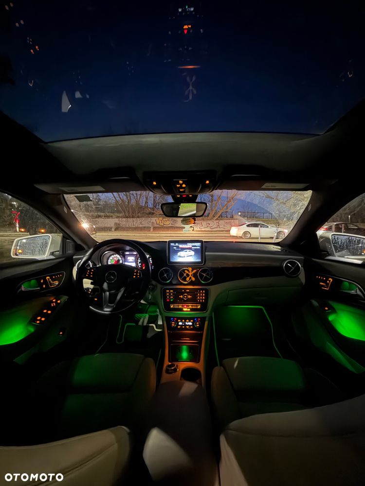 Mercedes-Benz CLA 250 7G-DCT - 23