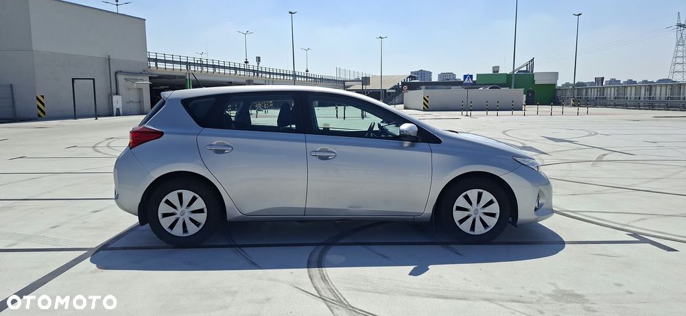 Toyota Auris 2014 photo 3