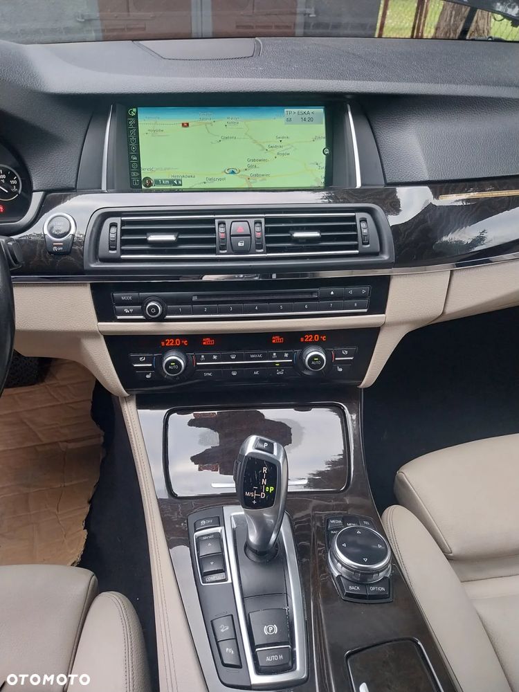 BMW Seria 5 525d Luxury Line - 32