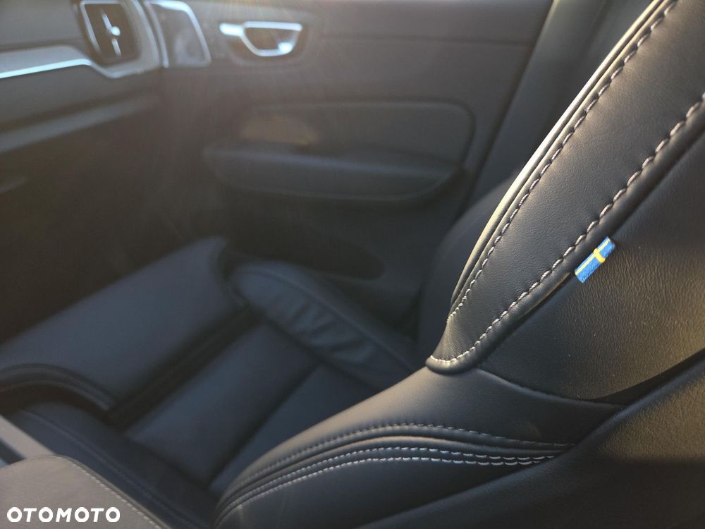 Volvo XC 60 T8 AWD Ultra Bright - 23