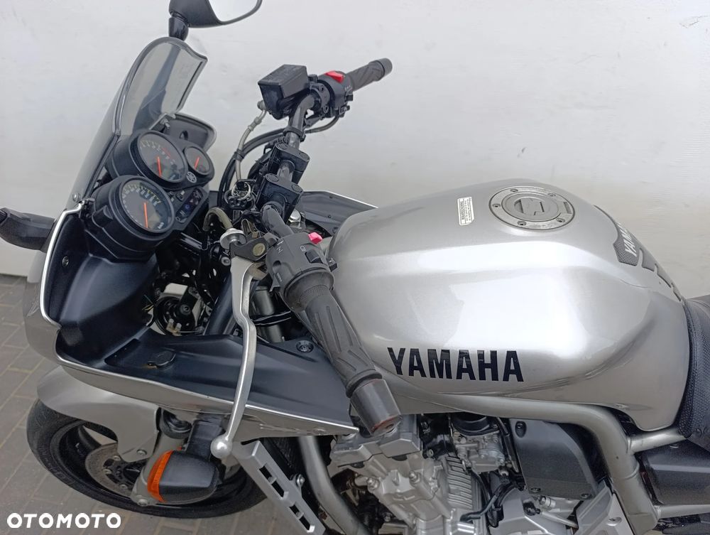 Yamaha FZS - 12