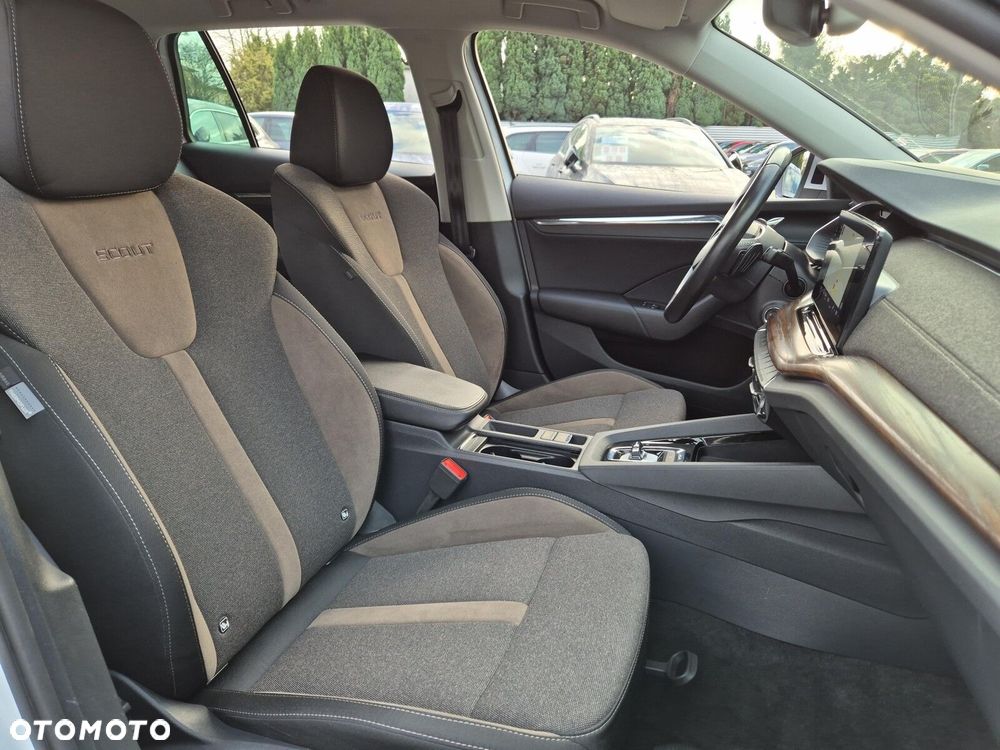 Skoda Octavia 2.0 TDI 4x4 Scout DSG - 12