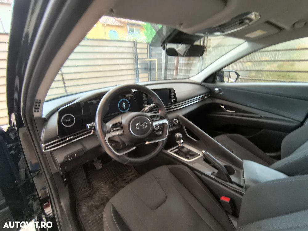 Hyundai Elantra 1.6 l 123 CP 6MT Highway - 22
