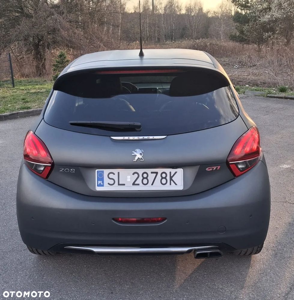 Peugeot 208 - 8